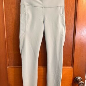 Old Navy Active High-Rise Leggings in Light Gray
